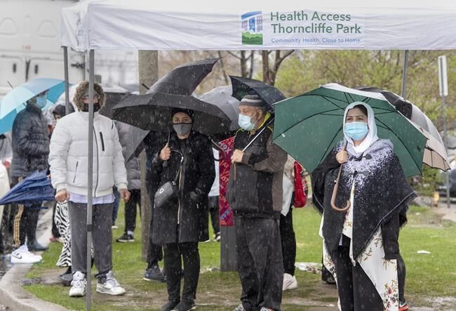 COVID-19 case count nearing peak of second wave, Tam says as Ontario sets record